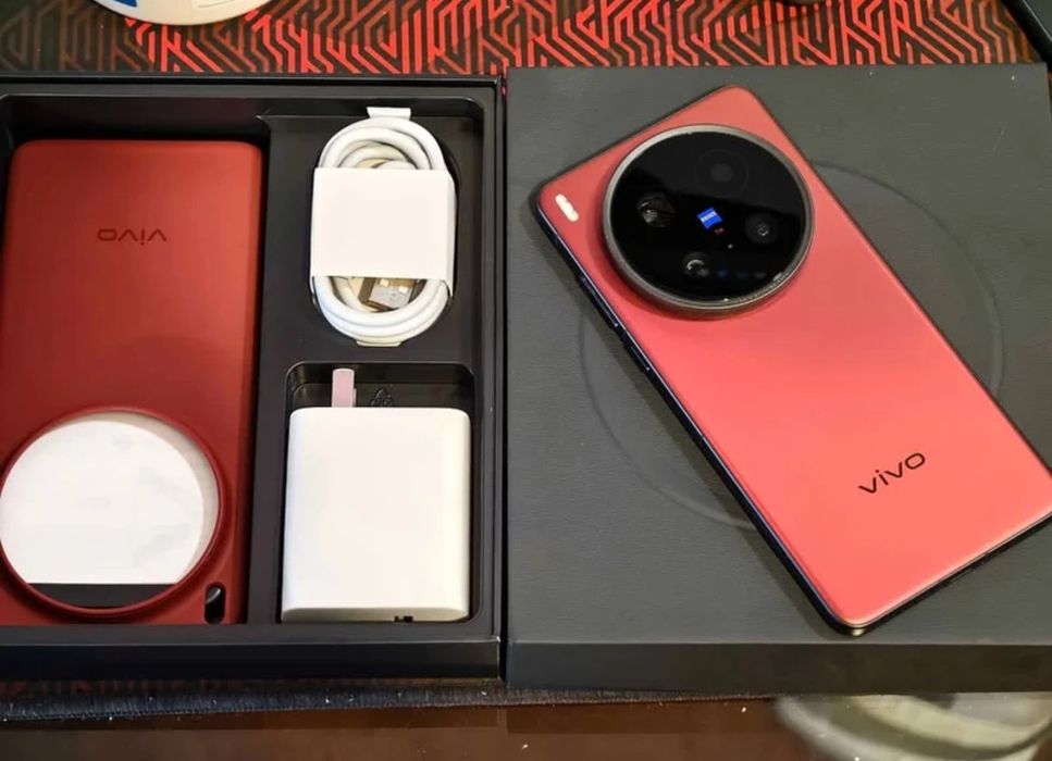 Vivo X200 ultra red