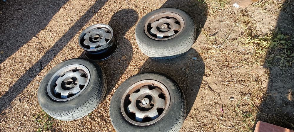 Jantes velhas para desocupar