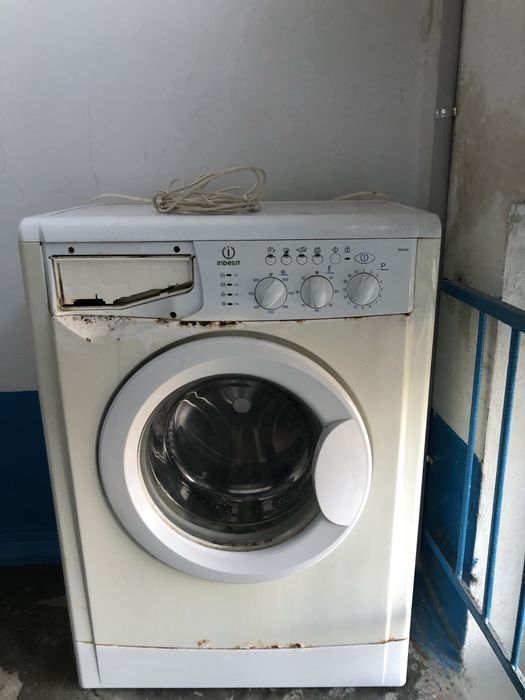 Пральна машина INDESIT WISL86