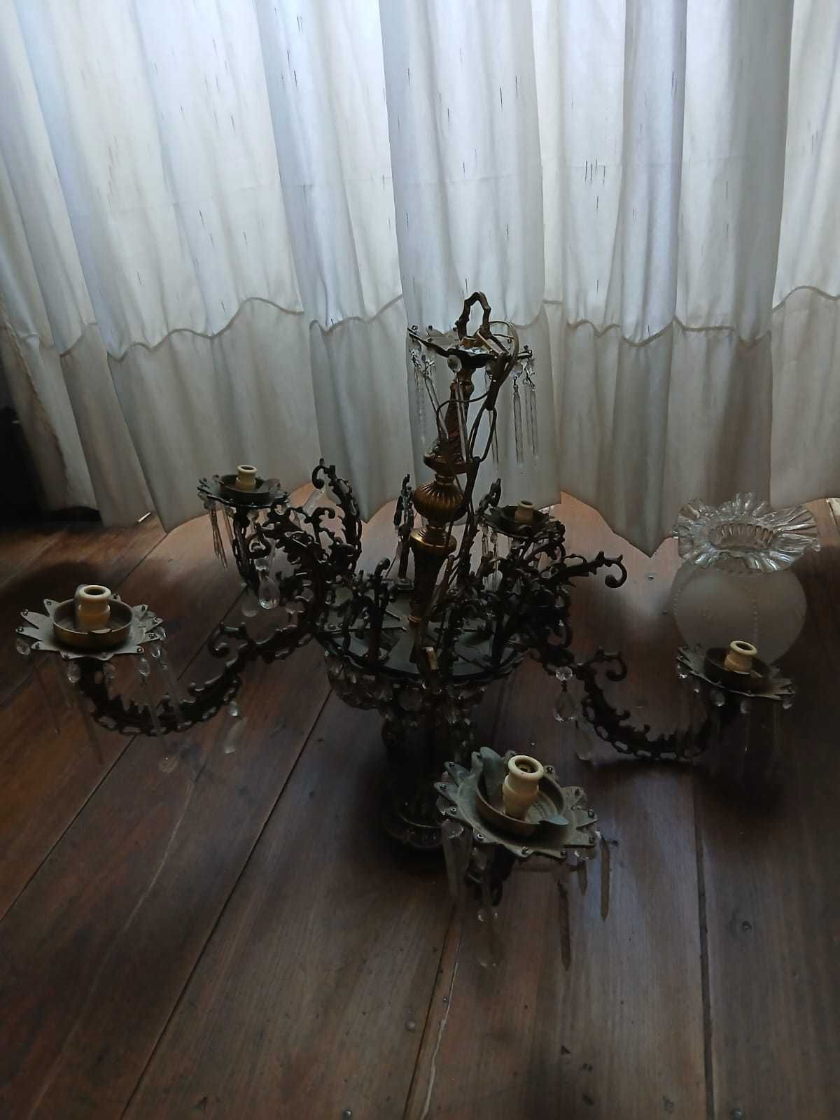 Candeeiro Lustre com globo de vidro com apliques de teto