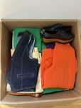 Caixa com 83 peças de roupa novas sem uso 180€