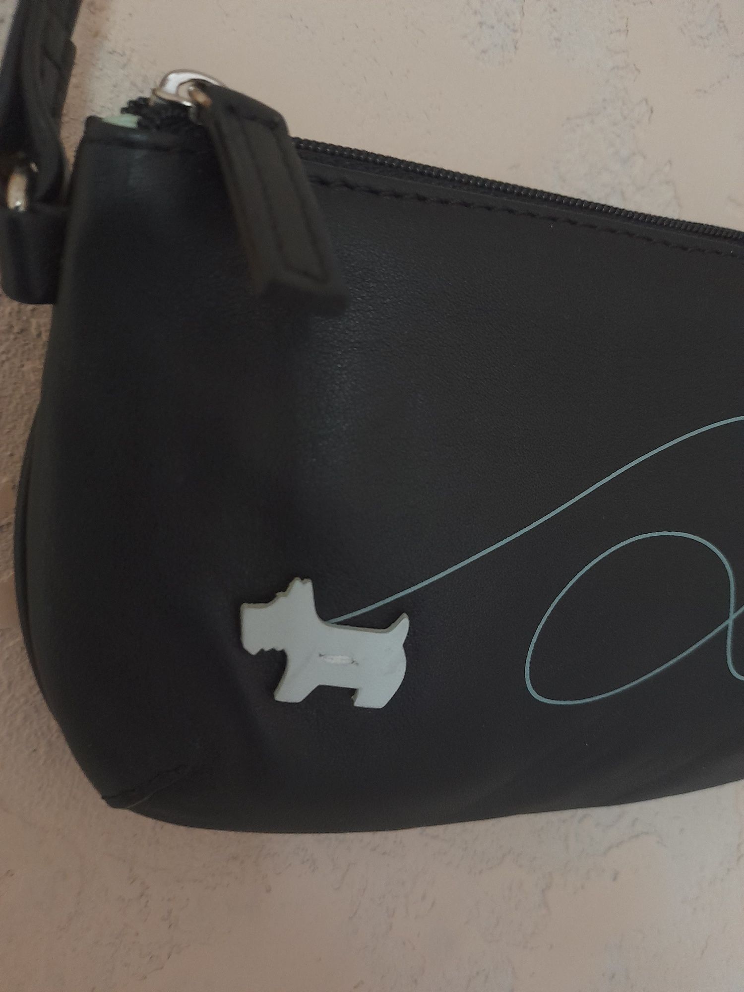 Маленькая черная кожаная сумка-клатч косметичка в стиле 90-х от Radley