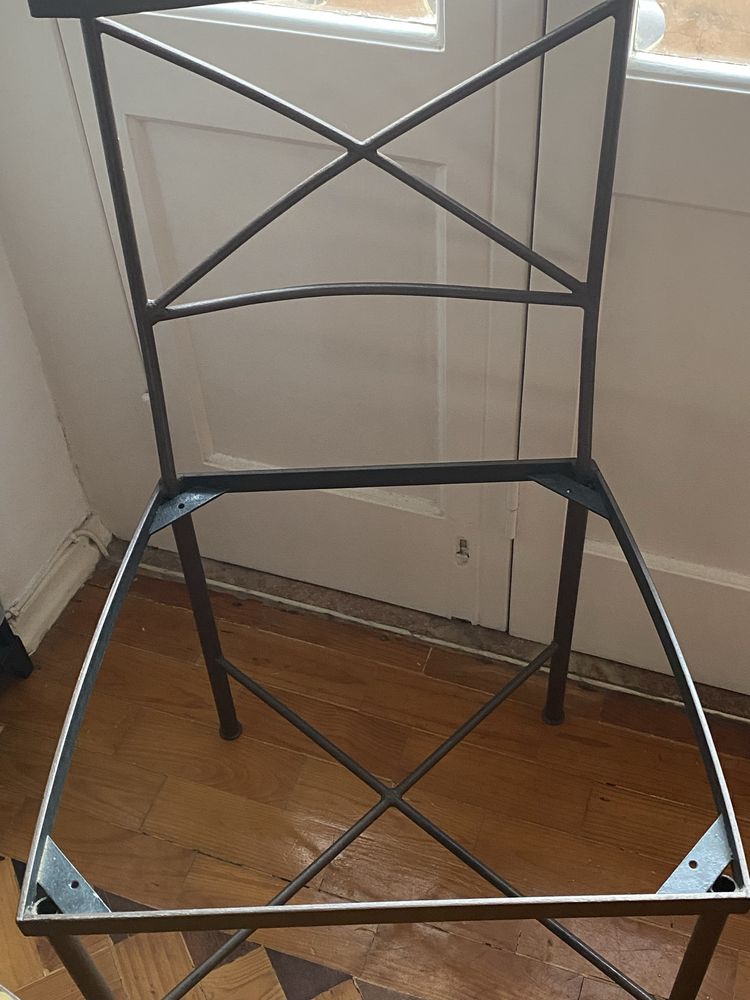4 Cadeiras Ferro Fundido (15€ cada cadeira)
