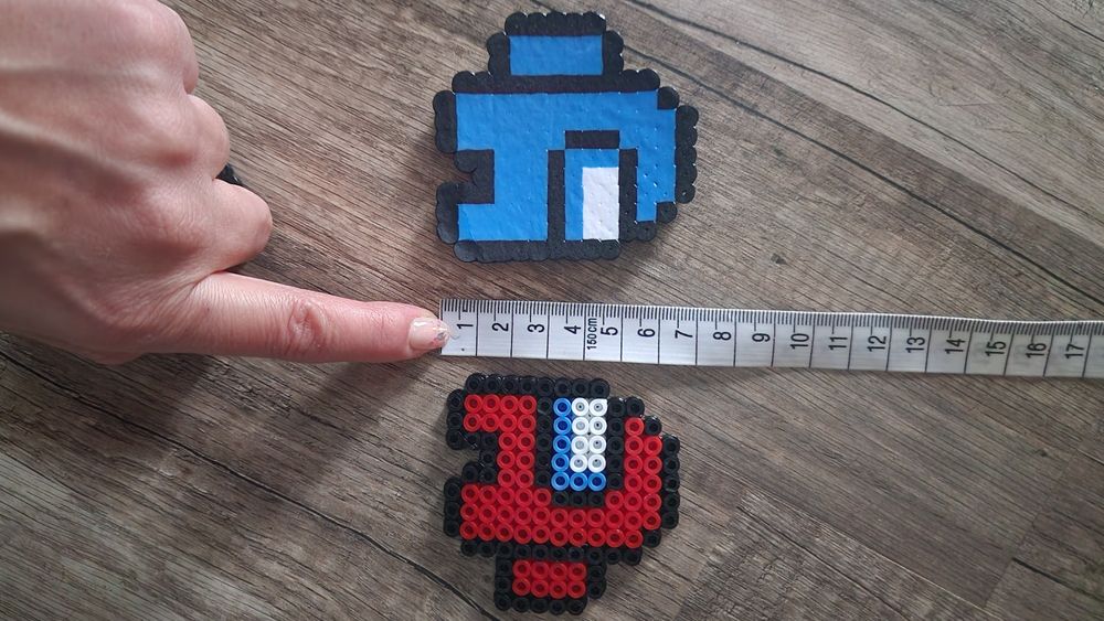 figurka z koralików-  among us