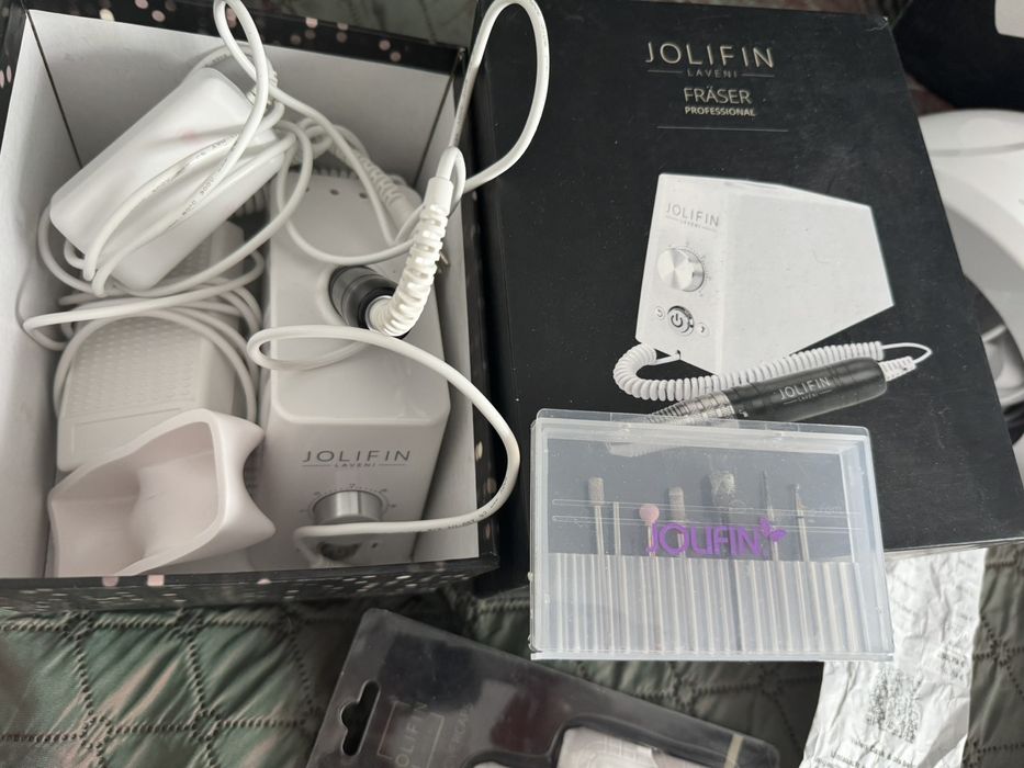 Фрейзер та лампа для манікюру з Німеччини