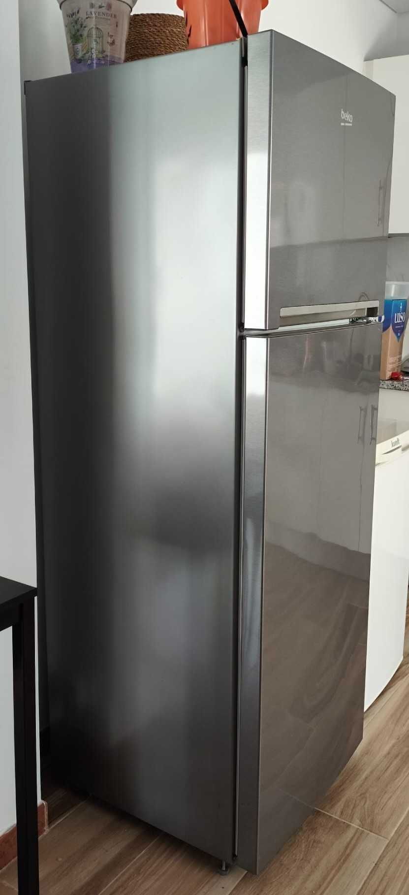 Frigorífico BEKO 2 portas com tecnologia NeoFrost – Excelente estado
