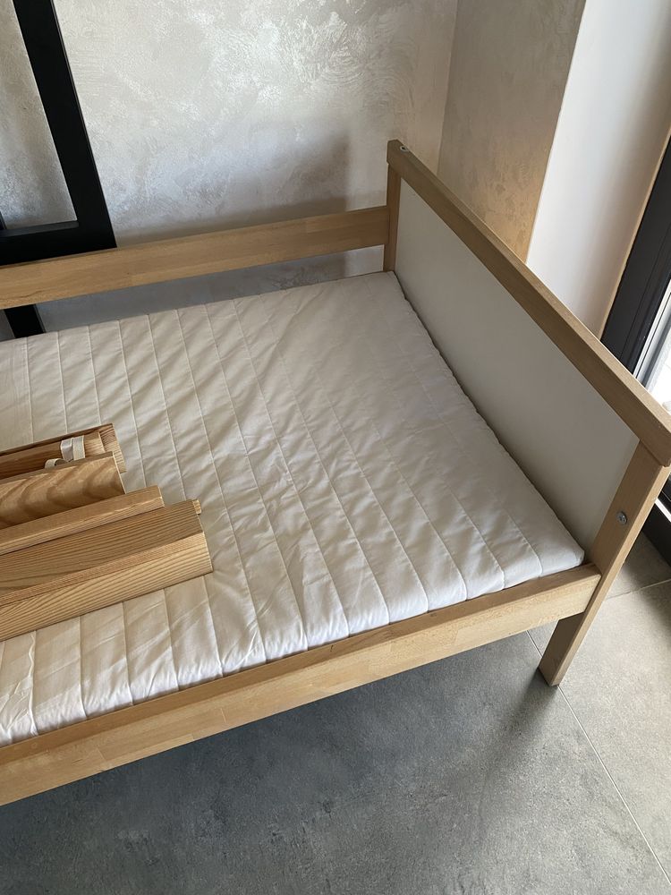 Łóżko z materacem 160 x 70 cm