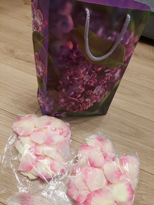 sztuczne płatki róż