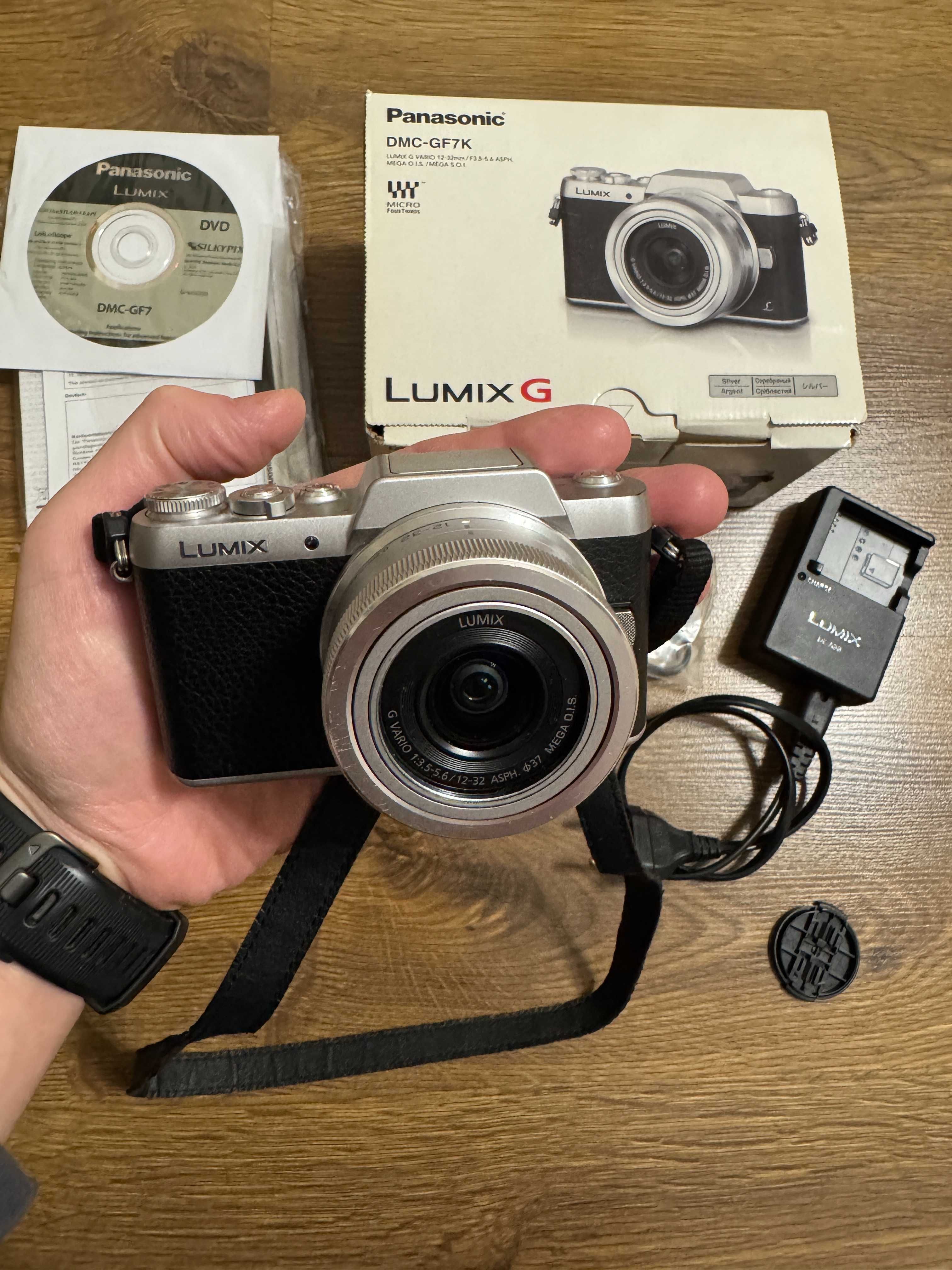 Бездзеркальний фотоапарат Panasonic Lumix DMC-GF7 kit (12-32mm)