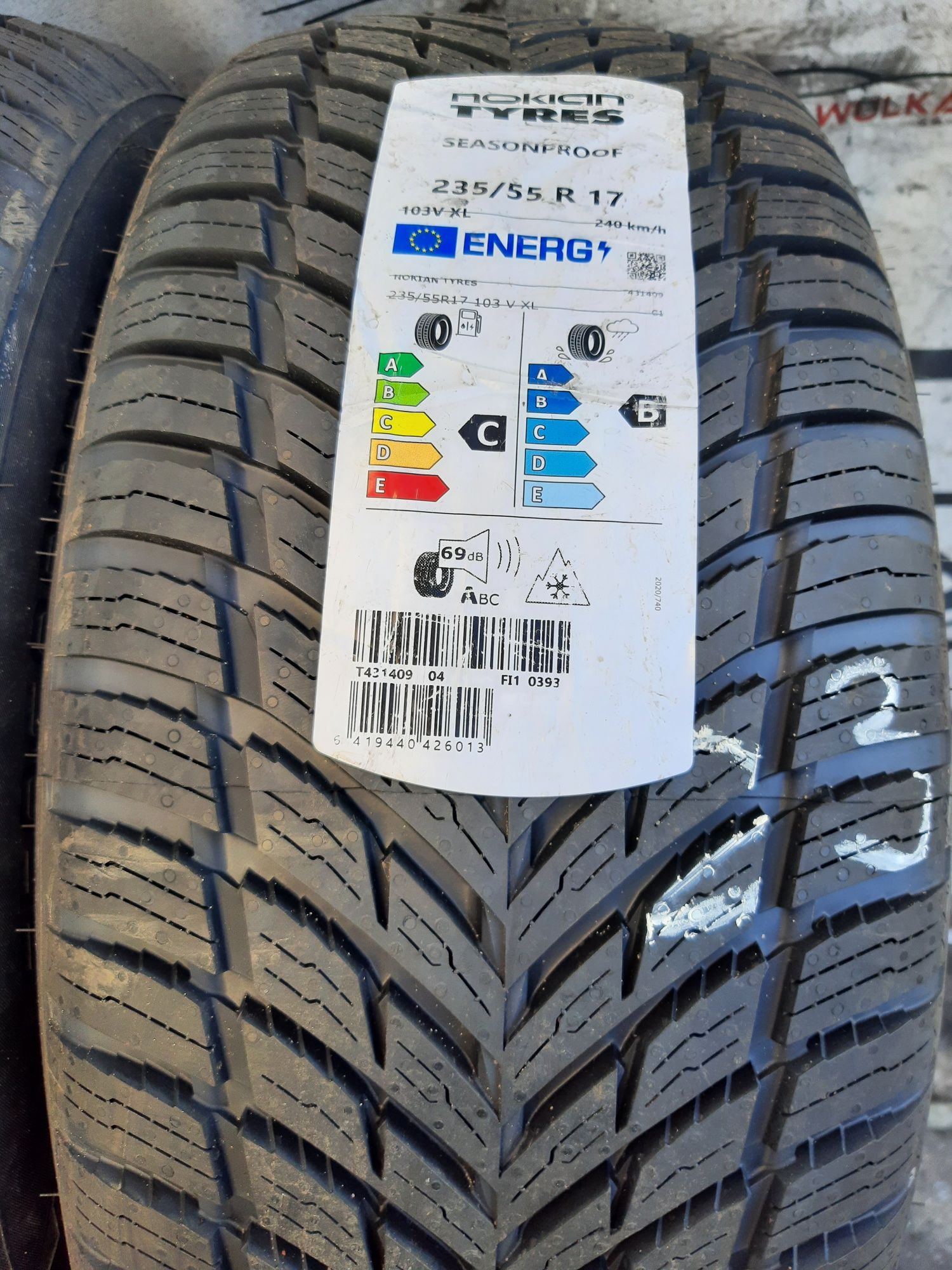 235/55r17 103V Nokian Seasonproof