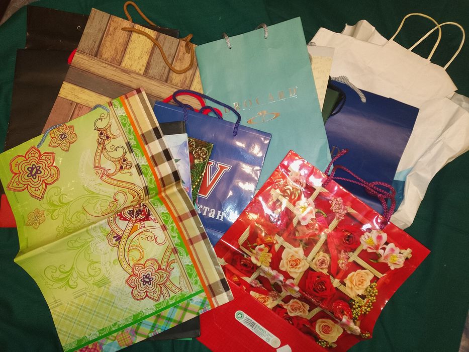 Подарочные пакеты.