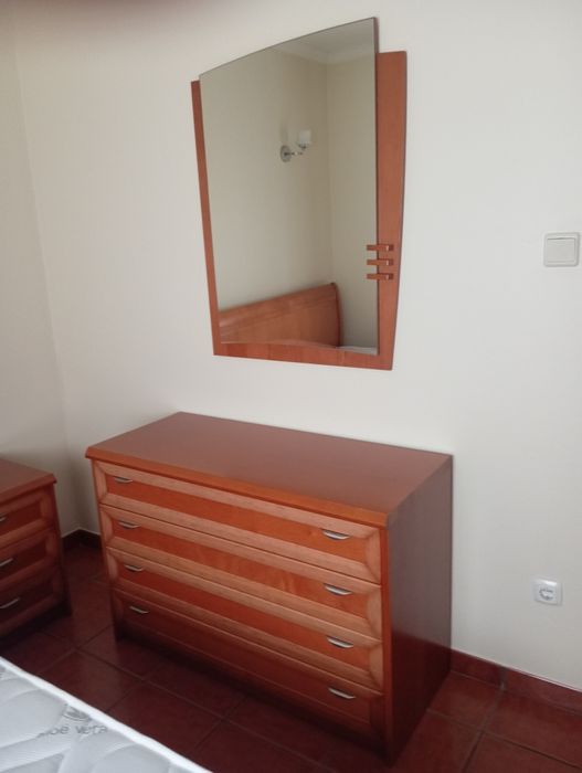 Mobília de quarto folha cerejeira.