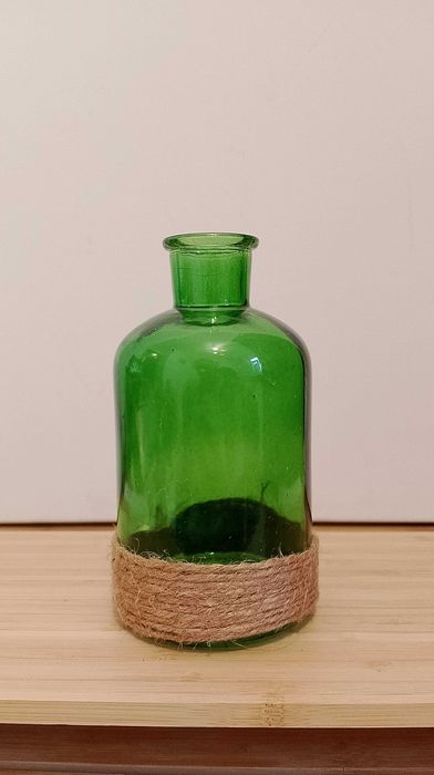 Butelka ozdobna zielona ze sznurkiem, 500 ml.