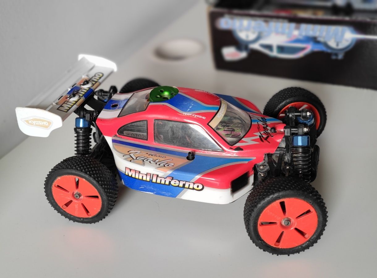 Carro telecomandado Kyosho Mini Inferno 1/16 elétrico ( bateria )