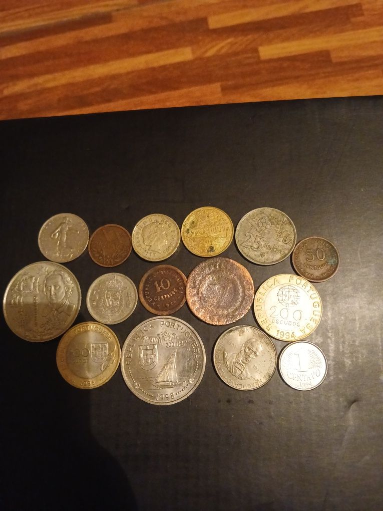Moedas antigas muito bem estimadas.