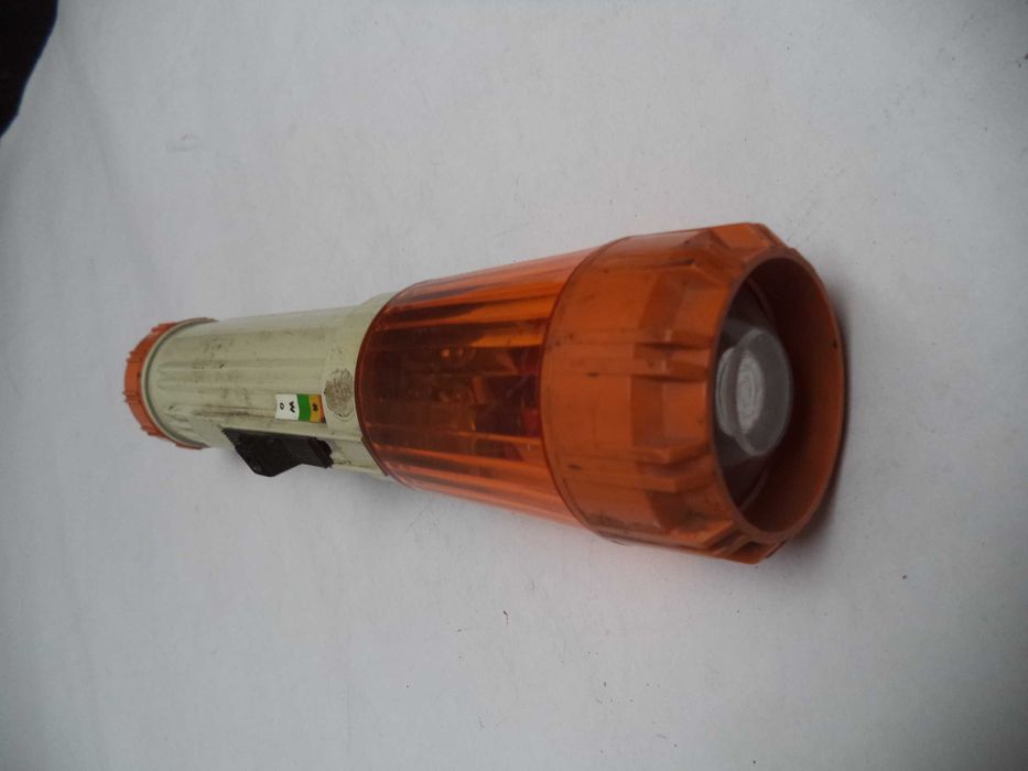 Stara latarka sygnalizacyjna kolorowa z lat 80. niesprawna