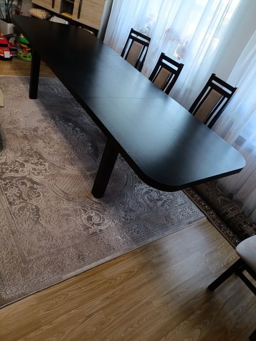 Stół rozkładany do salonu.