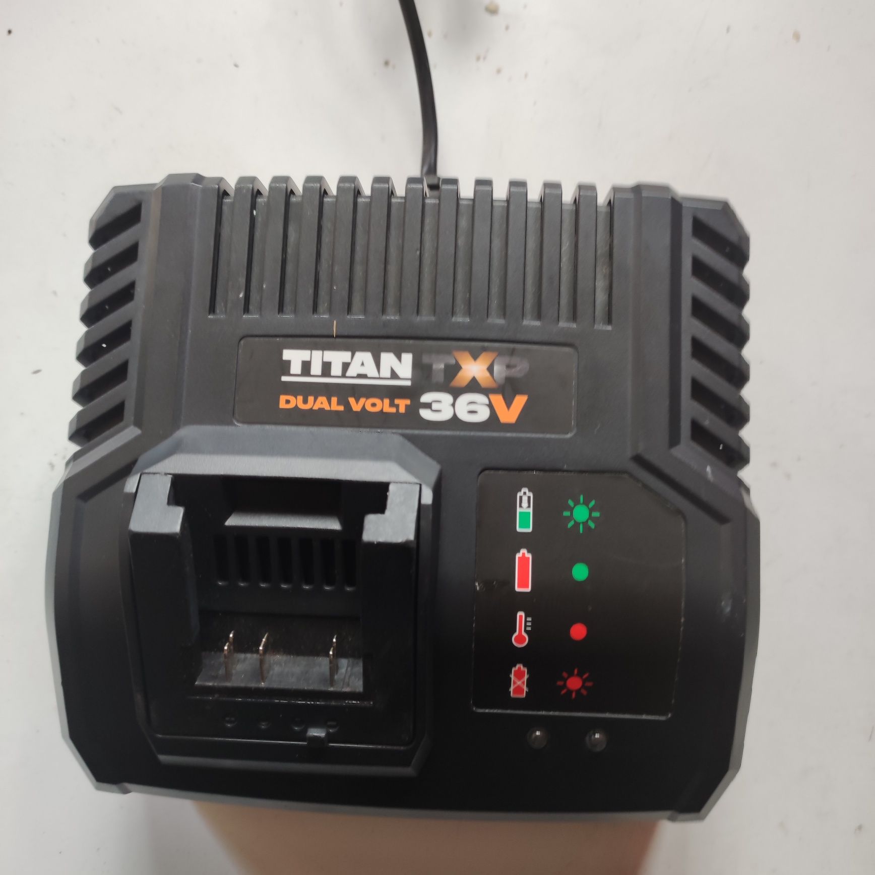 Ładowarka titan 36V/18V Dual TTB815CHR system txp