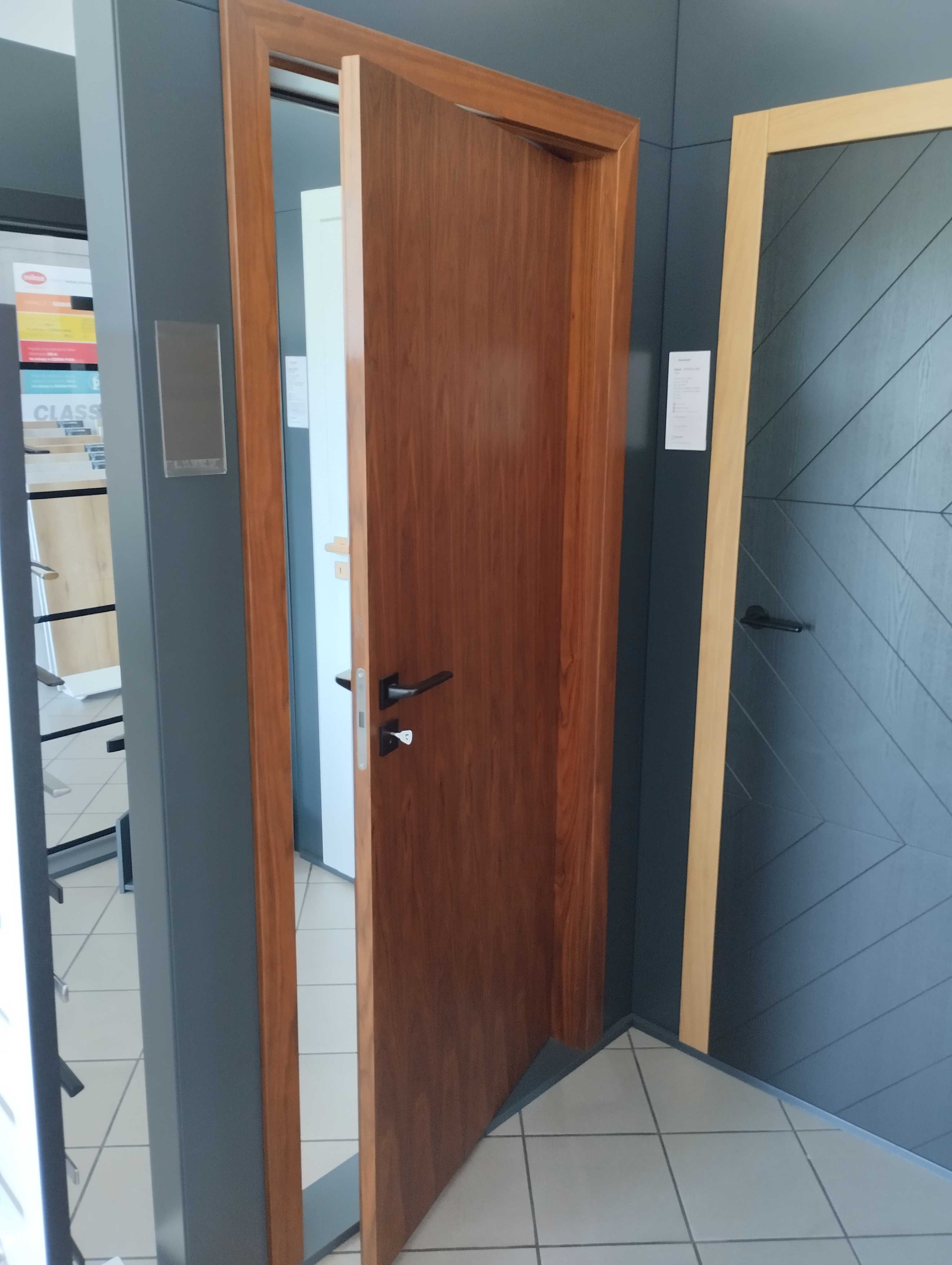Drzwi drewniane wewnętrzne Barański Lupo A2 80P
