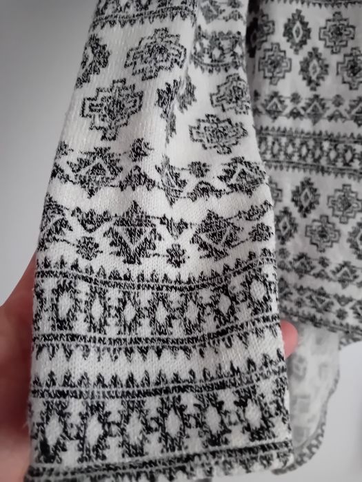 Kardigan H&M 170 narzutka asymetryczna biała we wzroki