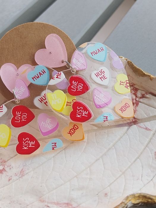 Brincos compridos | Coloridos Corações "Hug Me" "Xoxo" "Love you"