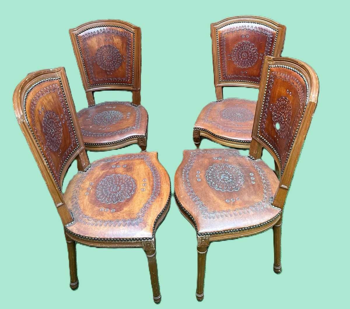 Cadeiras de sala em madeira maciça e couro, em bom estado