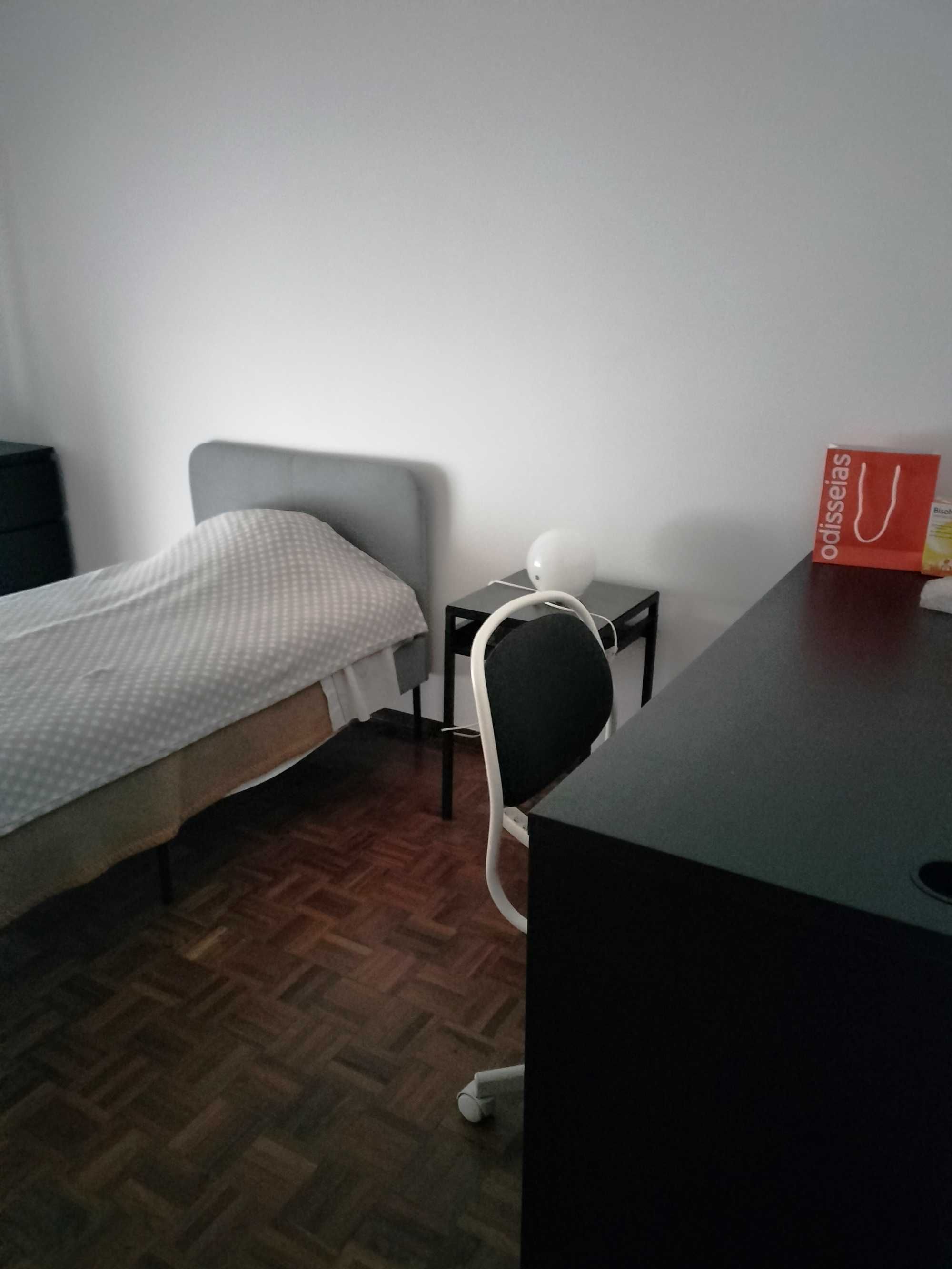 Quarto p/raparigas estudantes, traseiras av. Marques Pombal