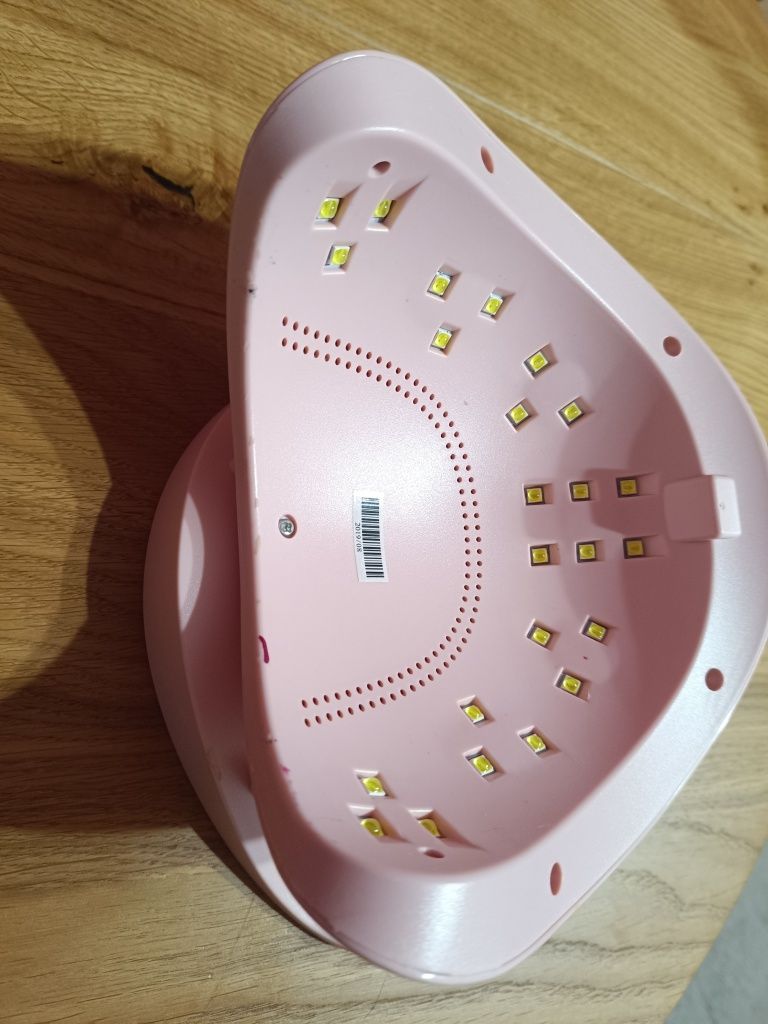 Lampa do utwardzania paznokci hybrydowych