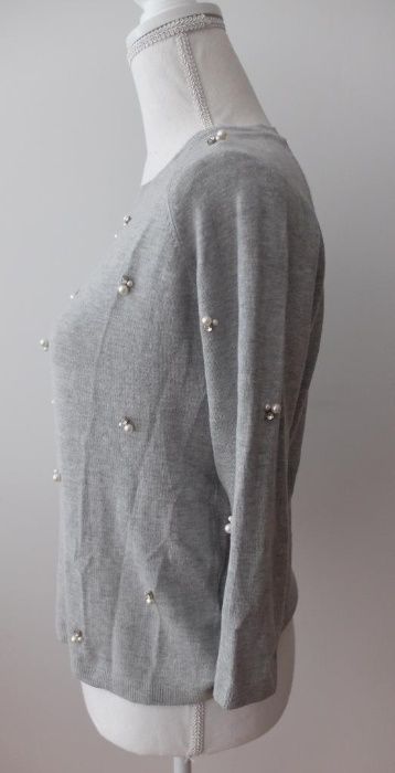 Blusa cinza com pérolas Zara