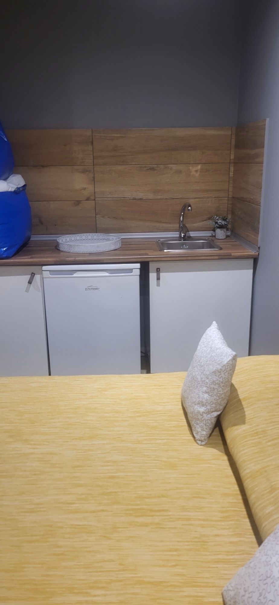T0 inserido em moradia na zona de  azeitão com wc privativa