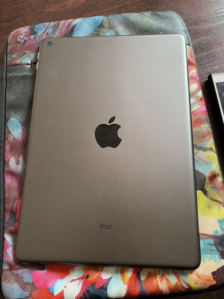 iPad 9 generacja 64 gb z Apple care