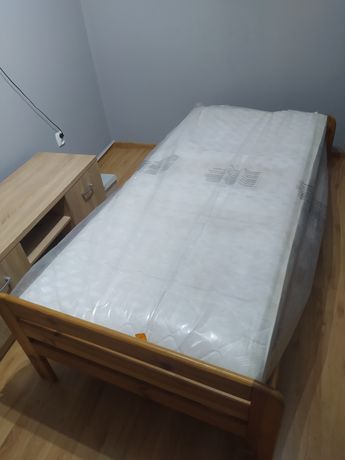 Łóżko 200x90 z materacem