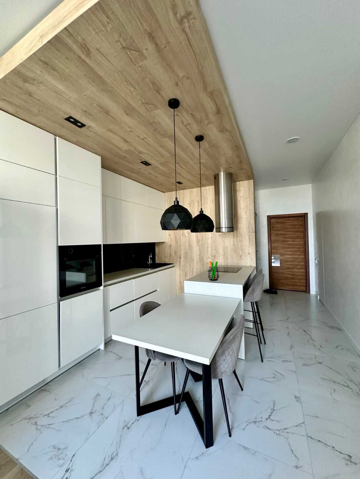 Продам 3х кімнатну квартиру ЖК Comfort City з власним басейном Центр