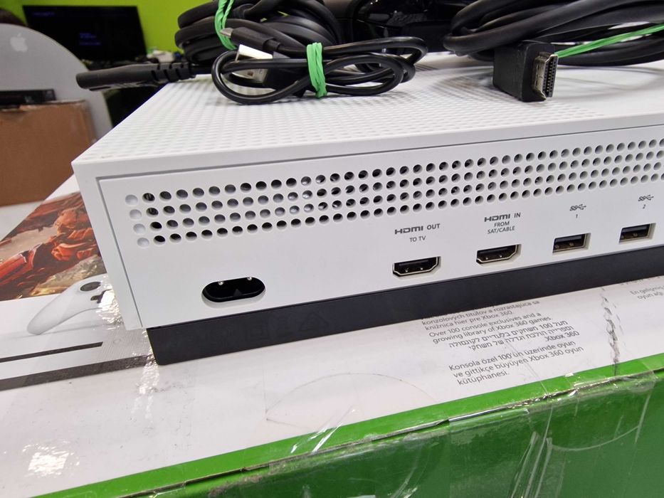 Konsola Xbox One S 1TB + pad + okablowanie/ Gwarancja