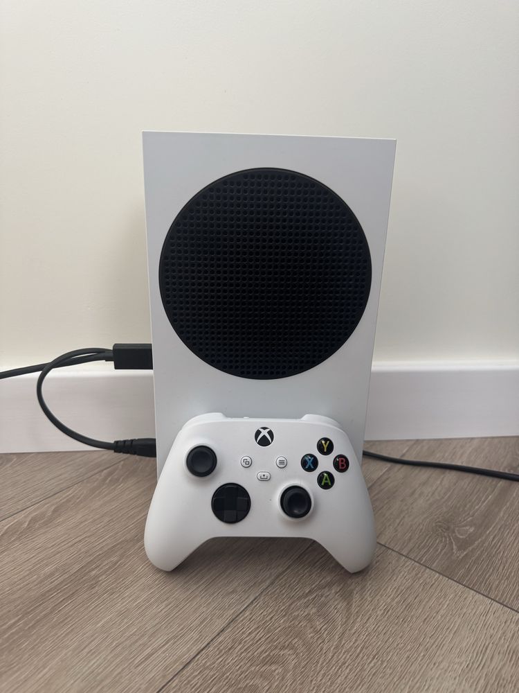Xbox Series S 512gb + gamepad + зарядна станція