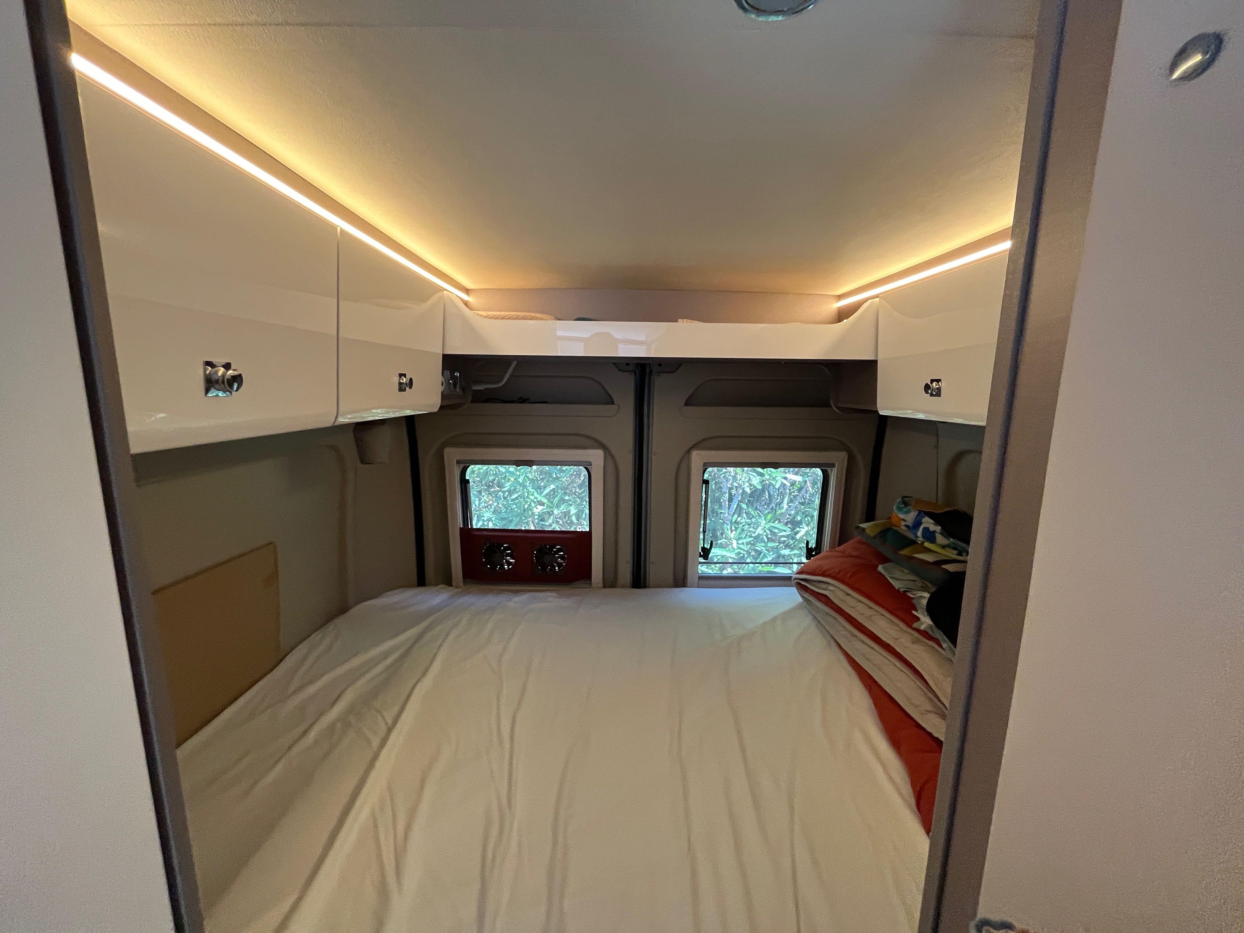 2023 Bürstner Eliseo C602, Automatic, Pop up roof + fully loaded