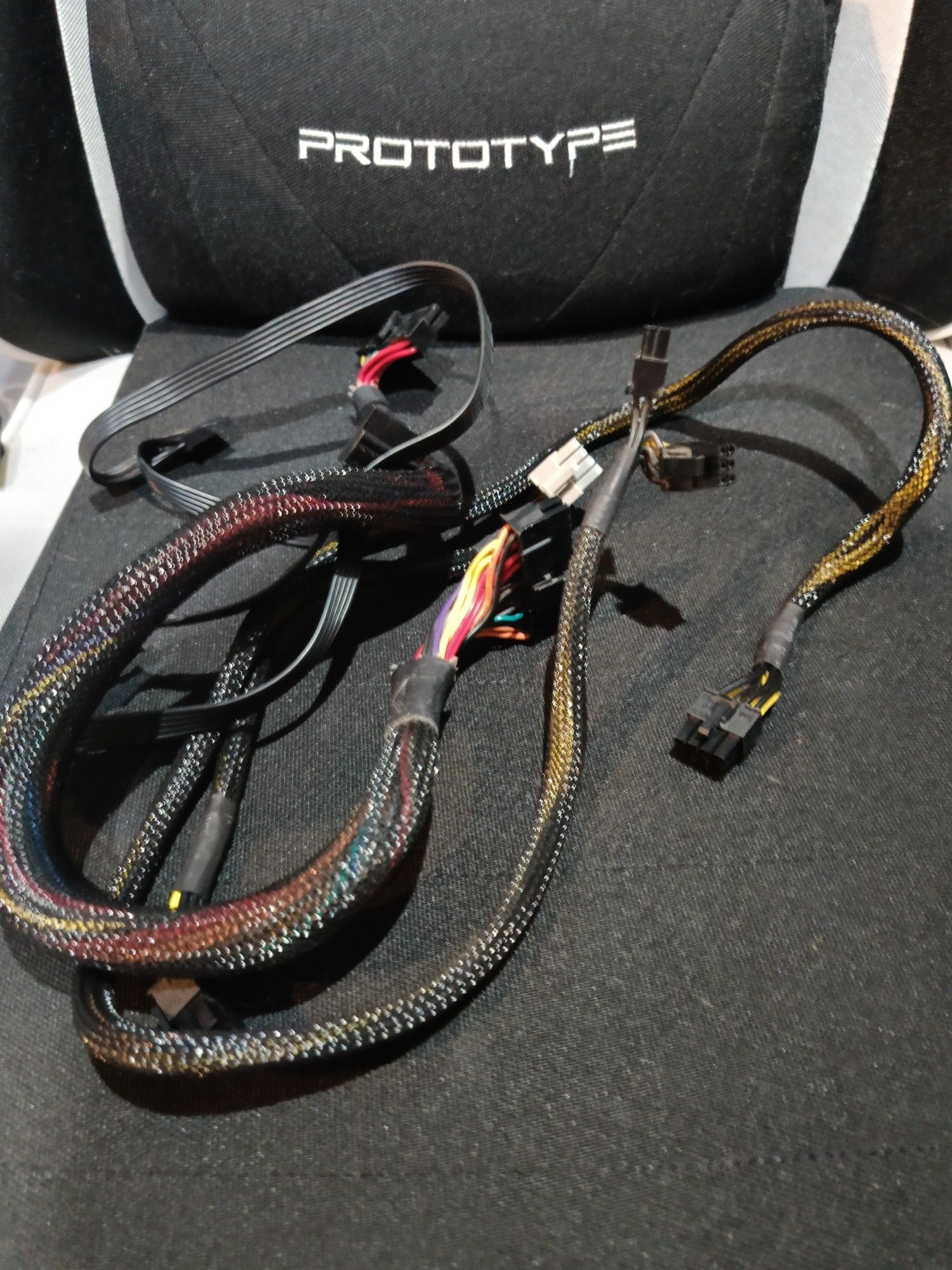 Zasilacz ZT Series 650W + okablowanie