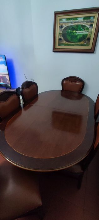 Mesa de jantar extensível + 8 cadeiras