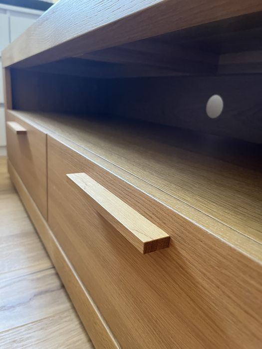 Dębowa Szafka RTV Paged Teo dąb naturalny