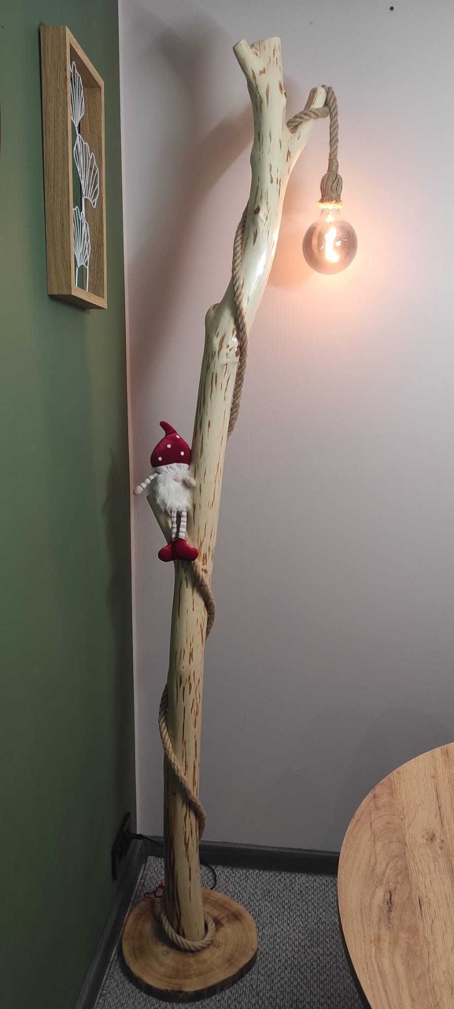 Lampa podlogowa z drewna