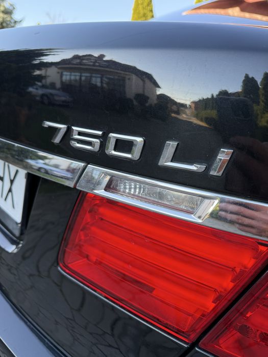 BMW 750 long 4.4 бензин