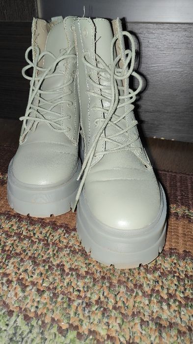 Жіночі чоботи Stradivarius