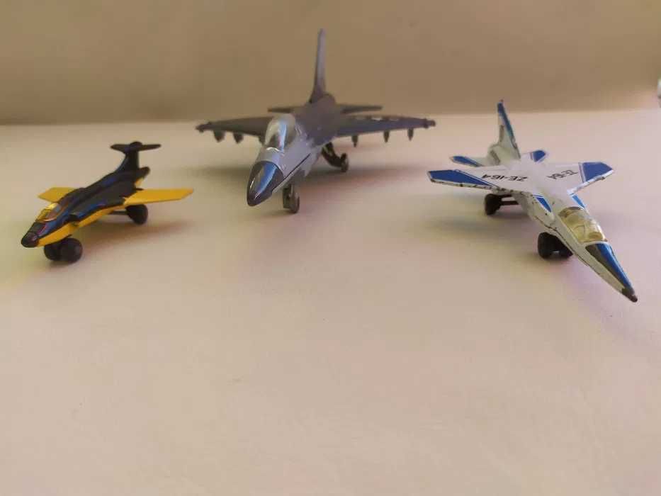 3 Aviões Militares ERTL (1) Matchbox (2) F-16, Mirage, S2 Jet 1977/86