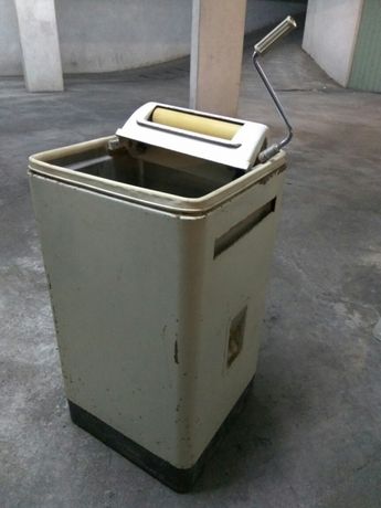 Antiga Máquina de lavar roupa eléctrica Hoover (Anos 50)