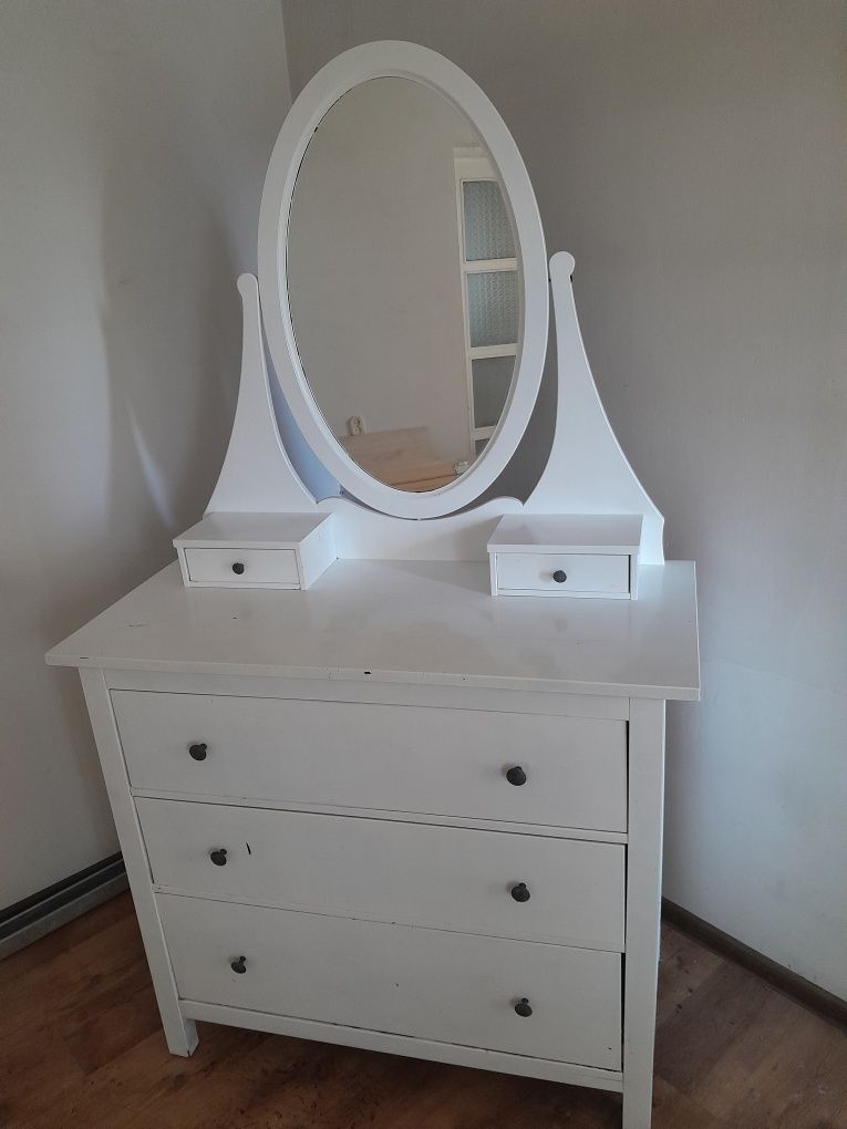 Toaletka z lustrem Ikea