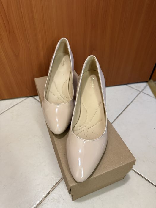 Туфлі лаковані пудрового кольору