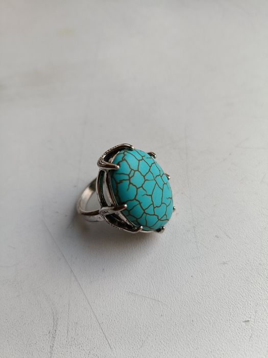 Срібний перстень з каменем під бірюзу