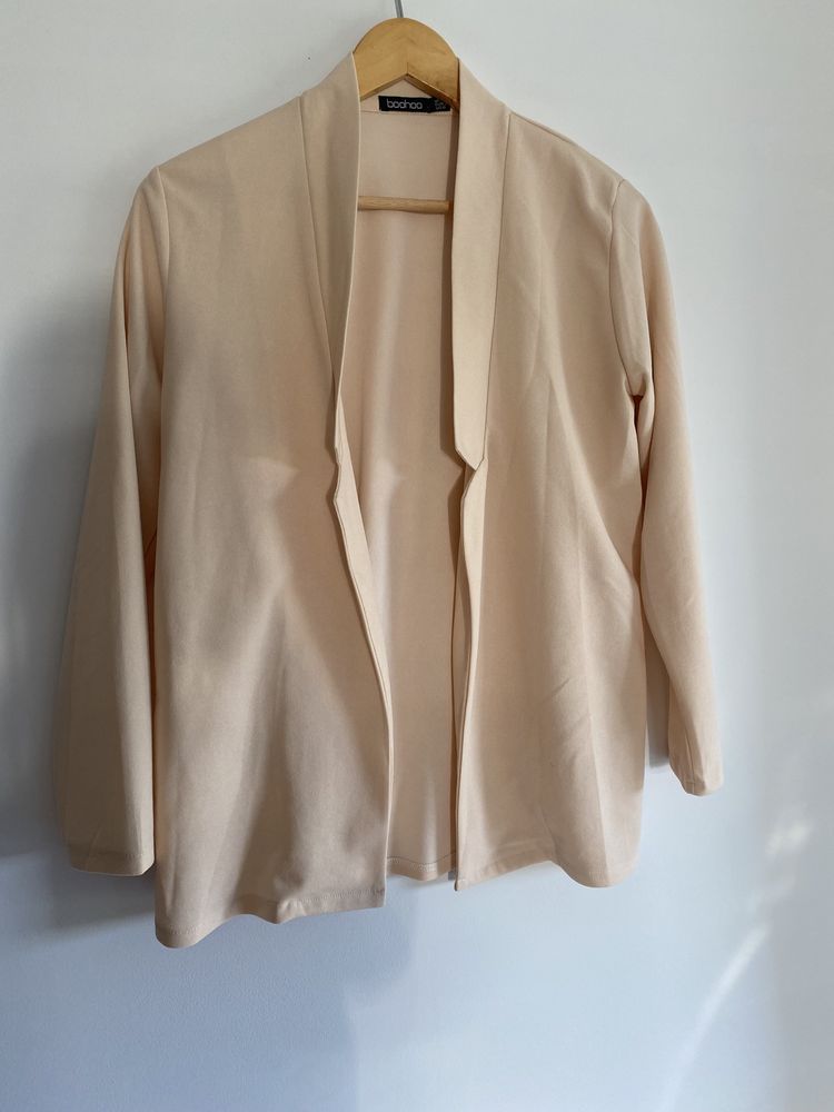 Boohoo bezowa marynarka 38