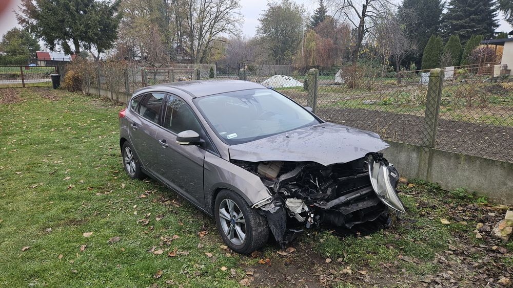 Ford Focus mk3  1.5 EcoBoost uszkodzony przód