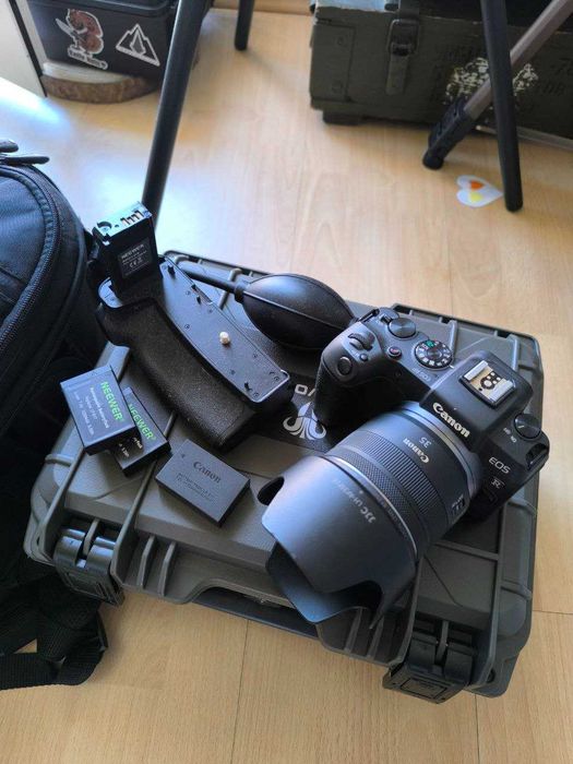 Maquina fotográfica - Canon RP - Mirrorless + Lente RF35mm